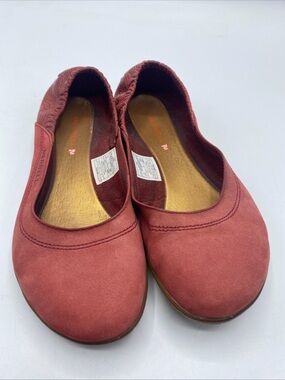 Merrell Suede Vibram Sole Ballet Flats Women’s 5.5 Comfort Shoes Red Port